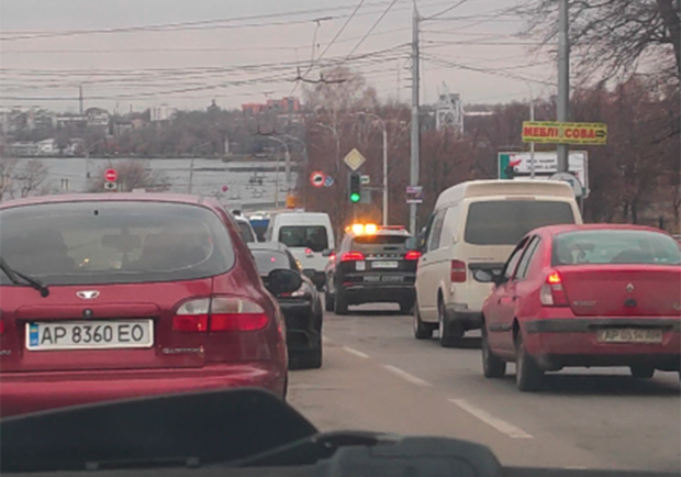Кто такие: что за джип ездит по Запорожью с оранжевыми проблесковыми маячками - фото Vgorode