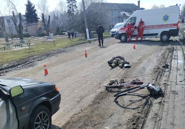 В Запорожской области ВАЗ насмерть сбил велосипедистку: полиция ищет свидетелей. Фото: ГУНП
