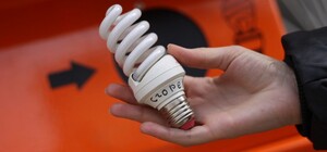 Предлагай адрес: в Киеве установят больше контейнеров для опасных отходов