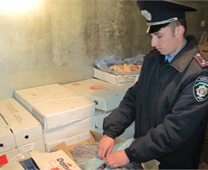 На Анголенко обнаружили около 1,5 тонн некачественного мяса. 
Фото uvd.zp.ua.