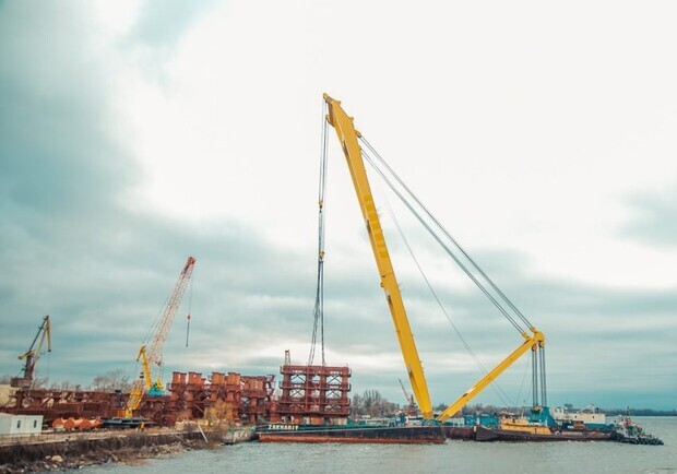 Около стройплощадки мостов будет дежурить мобильный пароход: подробности. Фото: fb Onur Group Ukraine