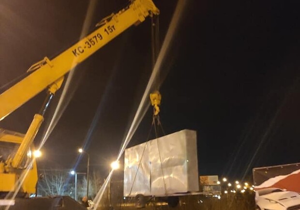 В Запорожье снесли 10 незаконных баннеров. Фото: горсовет