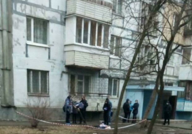 Версия с отчимом не подтвердилась: что говорят в полиции о падении 7-летней девочки с 9-го этажа - фото its_zp