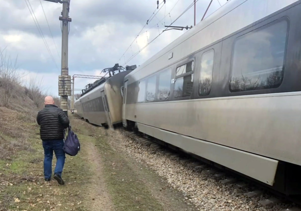 Появились подробности ЧП с поездом "Киев-Запорожье" - фото: tg its_zp