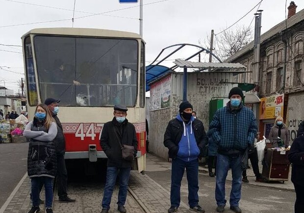 На Анголенко предприниматели перекрыли движение трамваев. Фото из соцсети