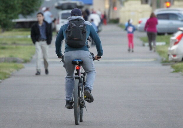 В центре Запорожья велосипедист сбил 8-летнюю девочку. Фото: 1Mediainvest