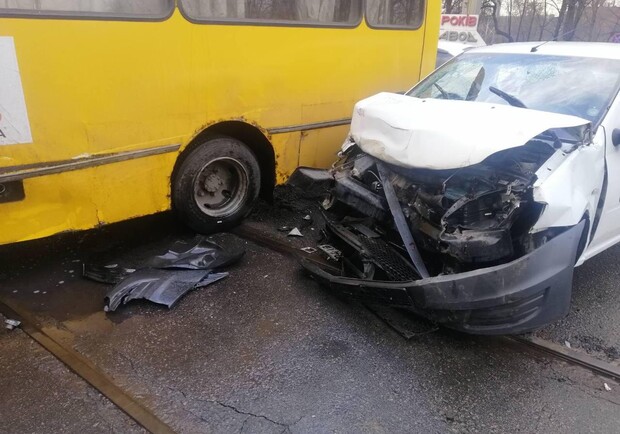 Жесткое ДТП с автобусом и такси Диагональной: известно, что с пострадавшими - фото ГСЧС Запорожской области