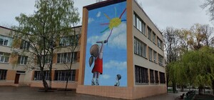 Солнце Сони: на одесской школе появился новый мурал