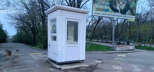 Одесские традиции: ночью на Ланжероне снова установили шлагбаум