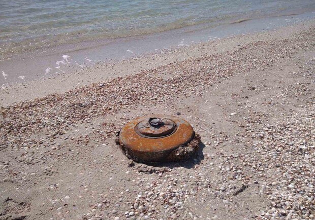 На пляже в Кирилловке нашли противотанковую мину. Фото: ГСЧС
