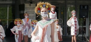 Танцы, показ мод и милые фото в сети: как отметили День вышиванки днепряне (фото)