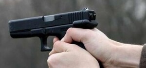 Устроил стрельбу около 