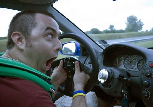 Был под кайфом: в Запорожье инструктор по вождению ездит без прав. Фото: Getty Images