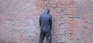 Драка в кафе на Бабурке: обиженный клиент справил нужду на двери заведения