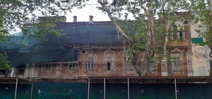 Судьба памятника архитектуры: возле типографии Фесенко снова установили строительные леса