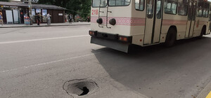 Не попадите на ремонт ходовой: на проспекте Соборном провалился асфальт