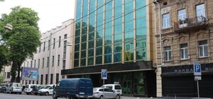 Одесситов просят снять рекламу и иллюминацию на одной из улиц: в чем дело