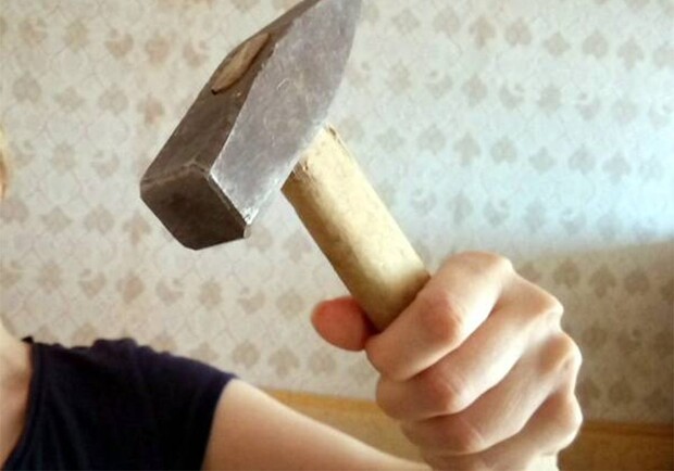 В Запорожской области женщина кинула молоток в 14-летнего сына - фото: khersonci.com.ua