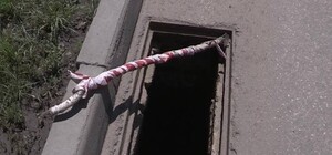 Упал, ударился руками и лицом: на Половках ребенок провалился в ливневку