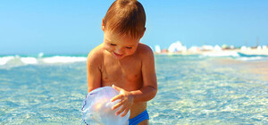 Получите ответ: есть ли уже в Кирилловке медузы и водоросли на пляжах