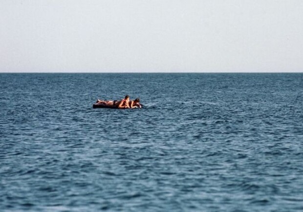 В Кирилловке трех детей на матрасе унесло в открытое море. Фото: Getty Images