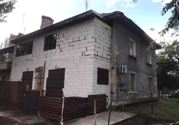 Выдали разрешение: в центре Запорожья делают странную пристройку к дому - фото fb Maxym Ostapenko 