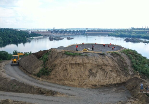 Работы кипит: как продвигается реконструкция на Хортице - фото: zoda.gov.ua