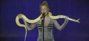 Плагиат и жестокость: Тину Кароль раскритиковали за выступление с питоном