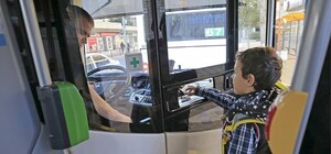 С чипом: когда школьникам начнут выдавать 