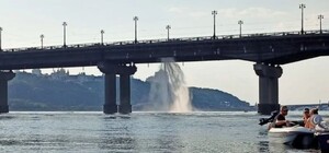 Опять протек: на мосту Патона произошла авария теплосети