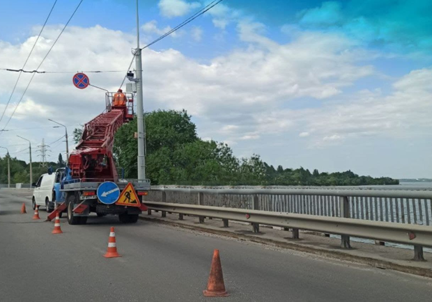 На плотине ДнепроГЭС установили камеру фиксации нарушений ПДД. Фото из соцсети