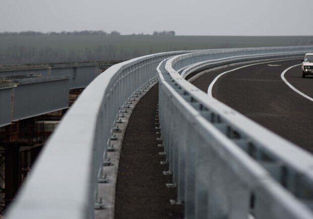 На запорожском мосту забетонировали 42-метровую плиту. Фото: fb Александр Поздняков
