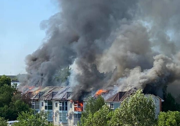 В Мелитополе произошел масштабный пожар. Фото: fb Анастасия Берсенева