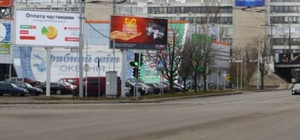 Опасны для жизни людей: в Днепре 32 билборда признали аварийными