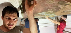 В Одессе сняли с потолка 120-летнюю картину: что с ней сделают