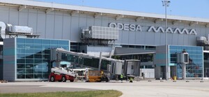 Толпы пассажиров и проблемы с разметкой: одесситы жалуются на новый терминал аэропорта