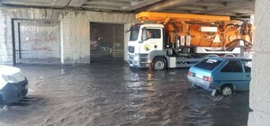 Какая обстановка на дорогах: в Одессе остаются затопленными некоторые улицы