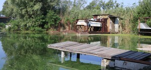 Поставили забор и пугают собакой: в Днепре горожан не пускают к реке