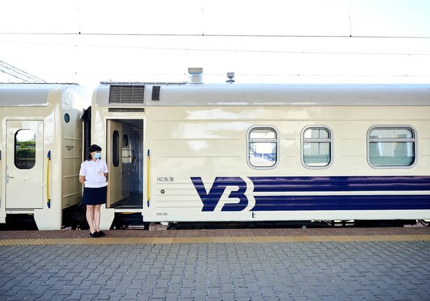 Запустили обновленные вагоны поезда "Киев-Запорожье" - фото Укрзализныця