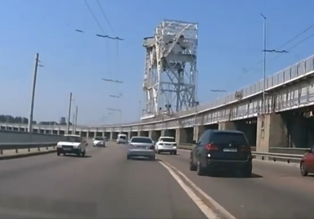 Need for Speed по-запорожски: что за погоня была на плотине ДнепроГЭС (видео) - фото Патрульная полиция Запорожья