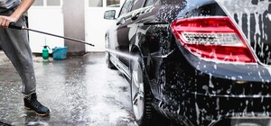 Опасно для экосистемы: в Полтаве нечистоты с автомойки могут попасть в пруд