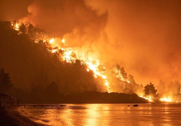 В Греции появились первые жертвы масштабных пожаров: куда могут обратиться туристы из Украины - фото REUTERS