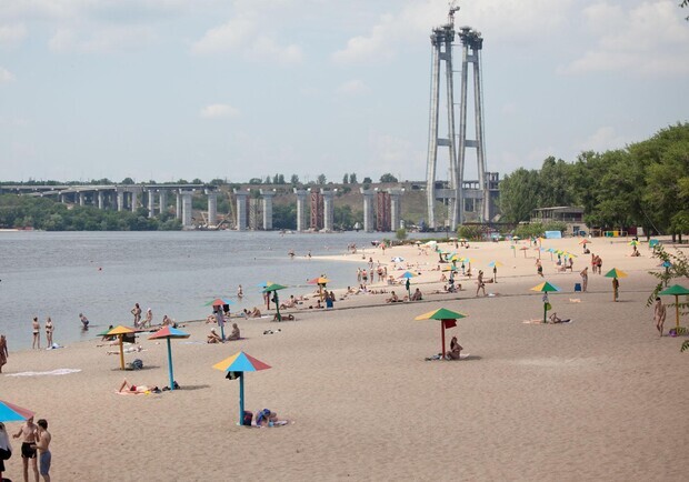 Лучше не нырять: какая ситуация с водой на пляжах Запорожья. Фото: "Фотофакт"