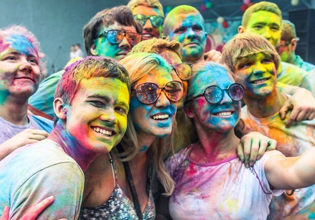 Тренируйте прицел: в Запорожье пройдет фестиваль красок холи. Фото: ColorFest