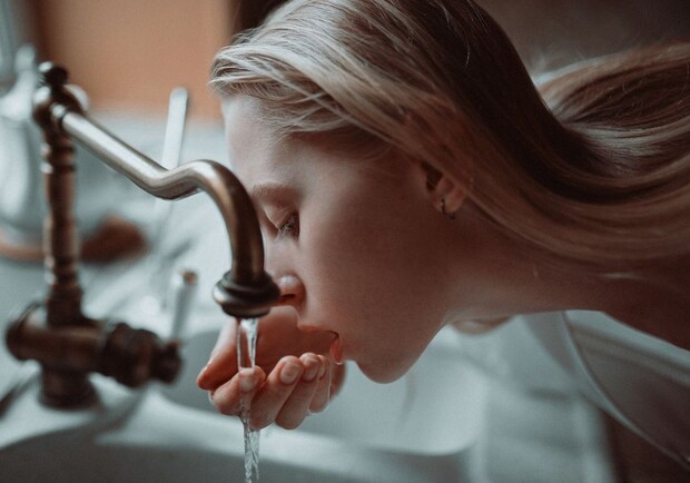 Лучше не пить: в Запорожье обнаружили отклонения в пробах питьевой воды. Фото: wallpapers