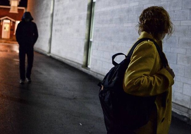 Под Мелитополем бывший заключенный преследует 16-летнюю: подробности. Фото: Getty Images