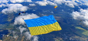 Можем гордиться: одессит развернул самый большой флаг Украины в воздухе