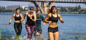 С препятствиями: на Монастырском острове состоялся экстремальный забег