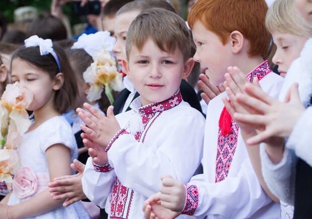Здравствуй, школа: как прошло 1 сентября в Запорожье. Фото: Getty Images