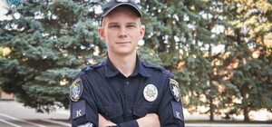 Молодец: в Днепре курсант спас дедушку, который выпал из трамвая